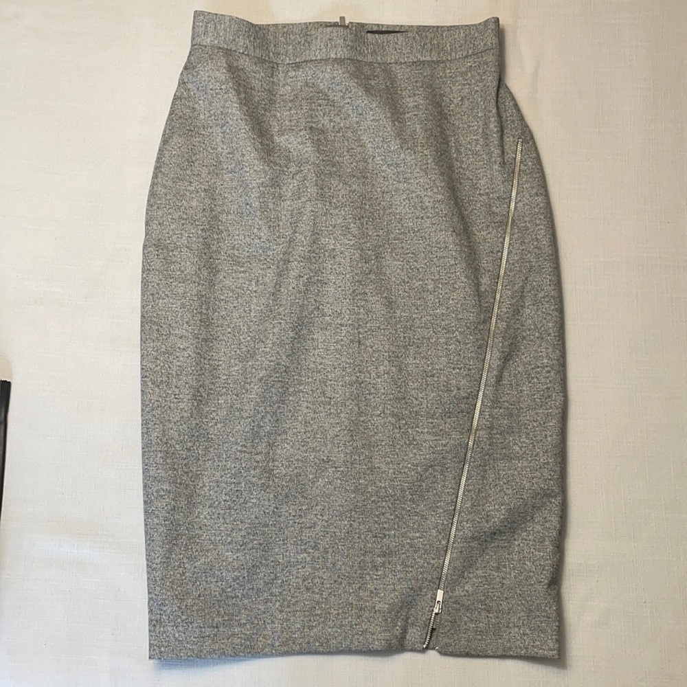 BR pencil skirt with zipper detail - LIKE NEW
